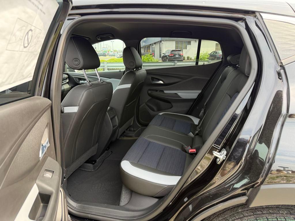 new 2025 Buick Envista car, priced at $25,940