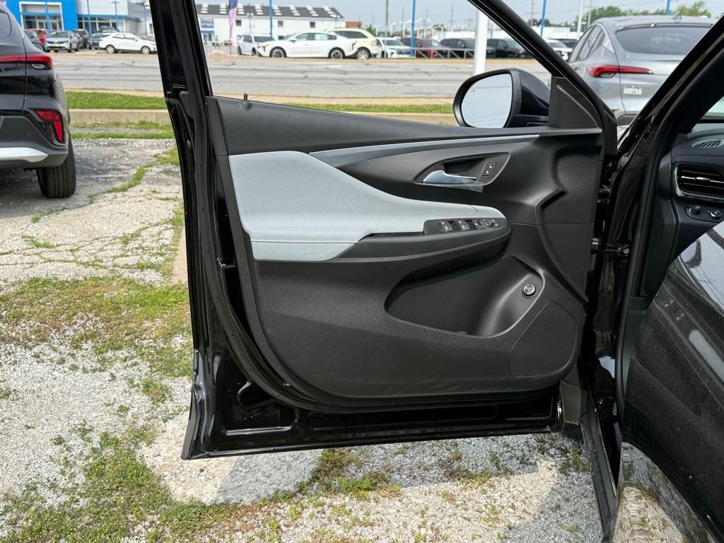 new 2025 Buick Envista car, priced at $25,940