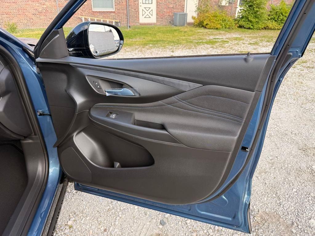 new 2025 Buick Envista car, priced at $28,444