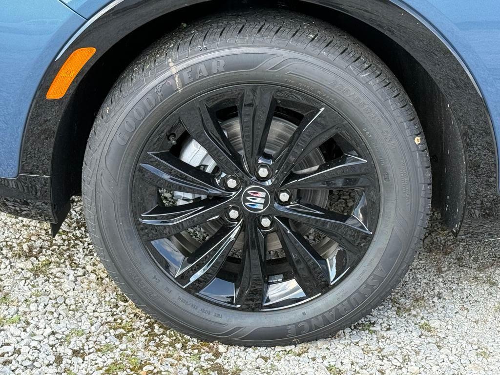 new 2025 Buick Envista car, priced at $28,444