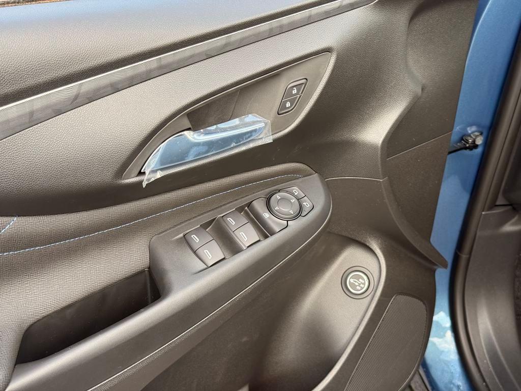 new 2025 Buick Envista car, priced at $28,444