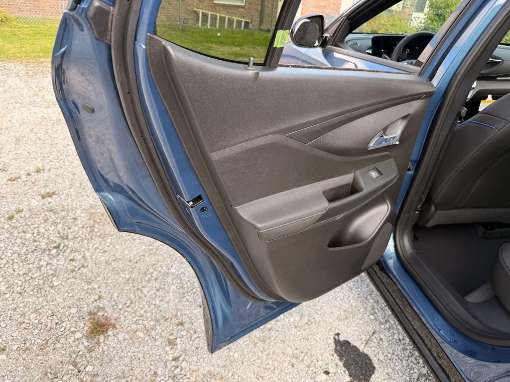 new 2025 Buick Envista car, priced at $28,444