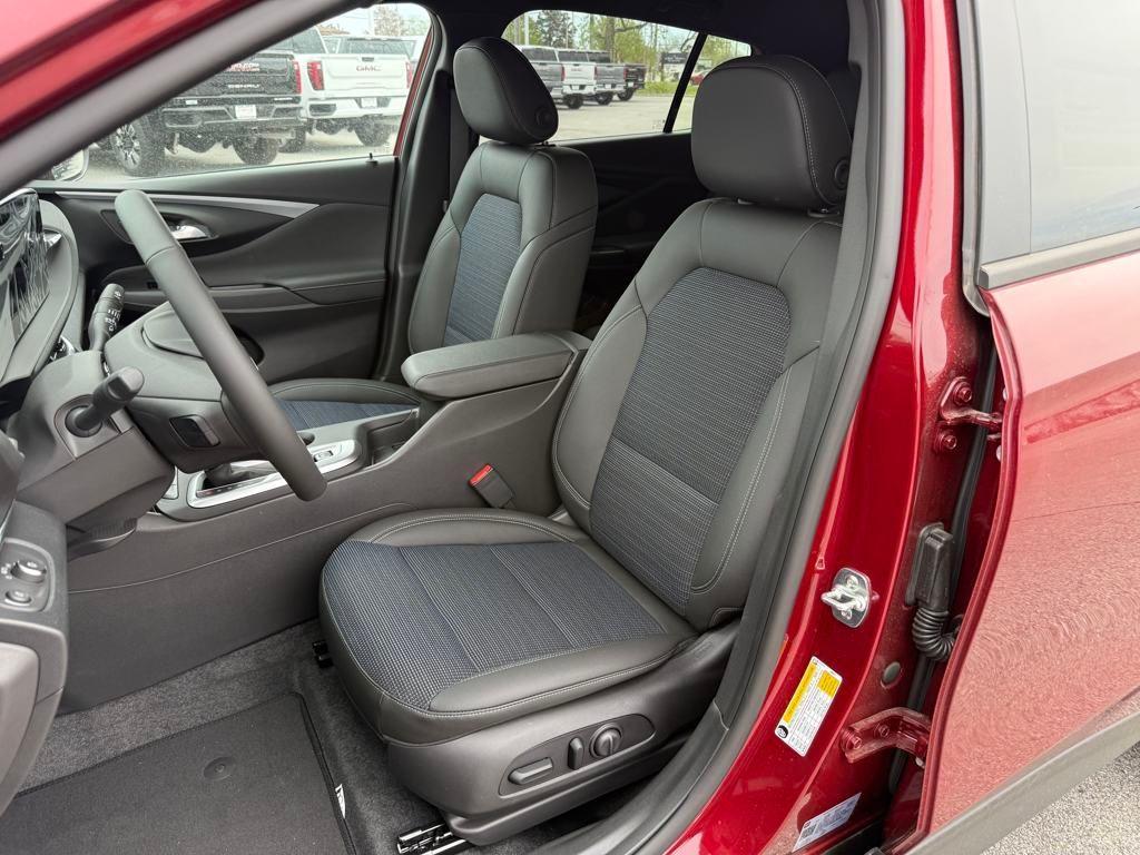 new 2025 Buick Envista car, priced at $25,940