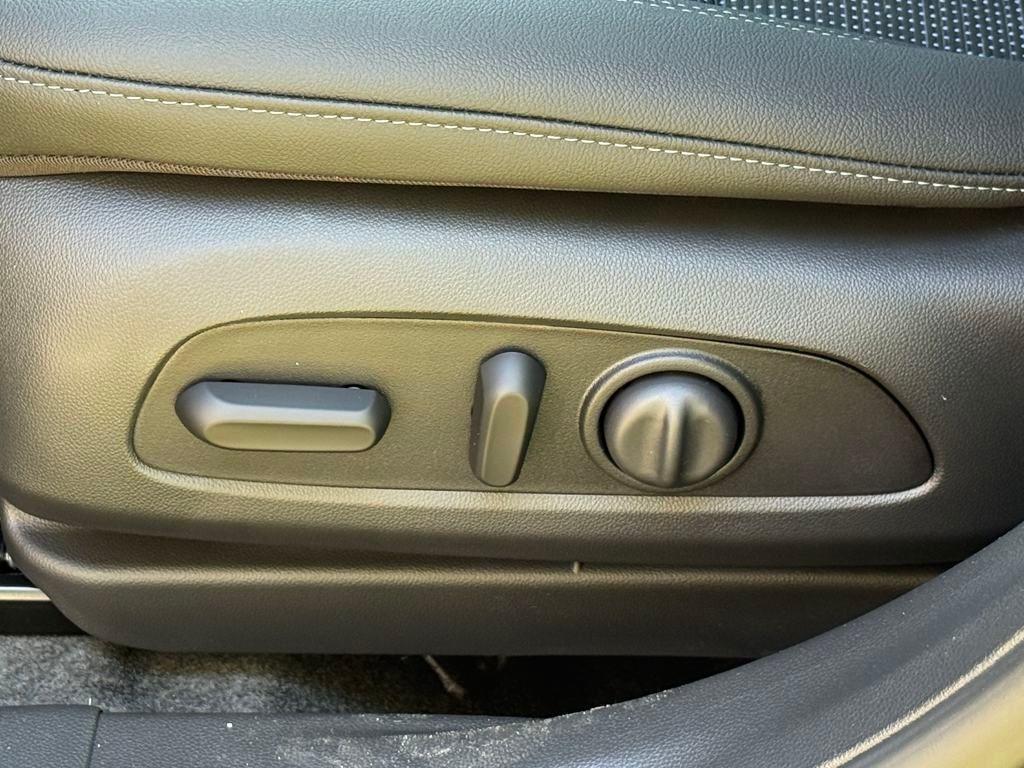 new 2025 Buick Envista car, priced at $26,326