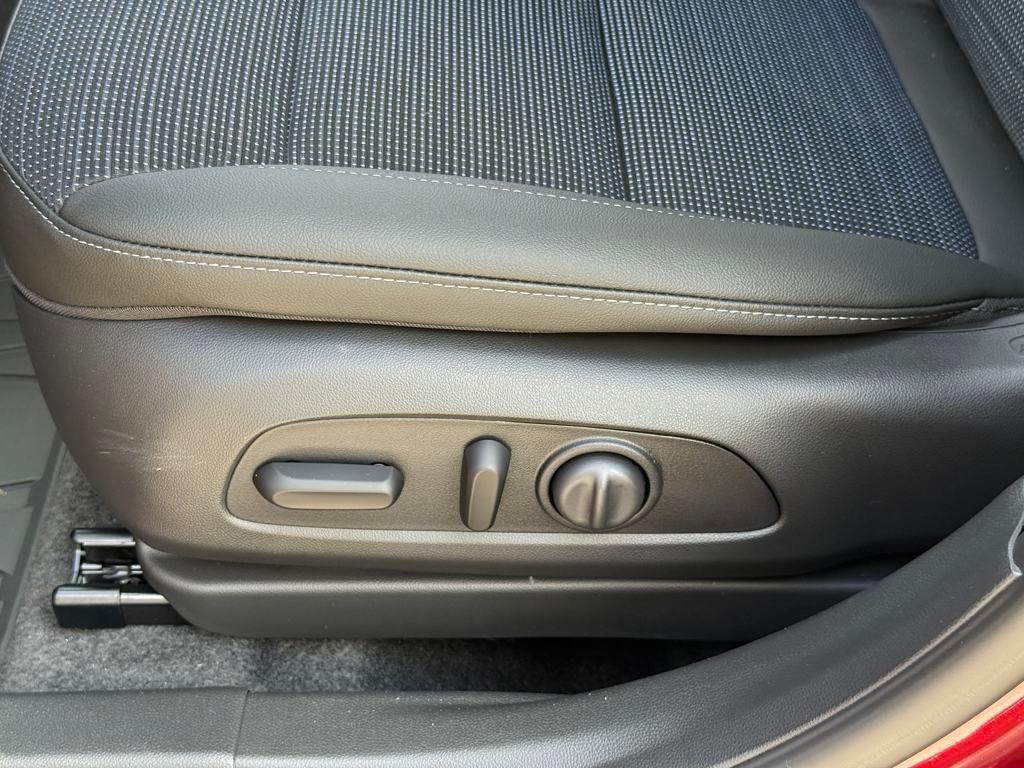new 2025 Buick Envista car, priced at $25,896