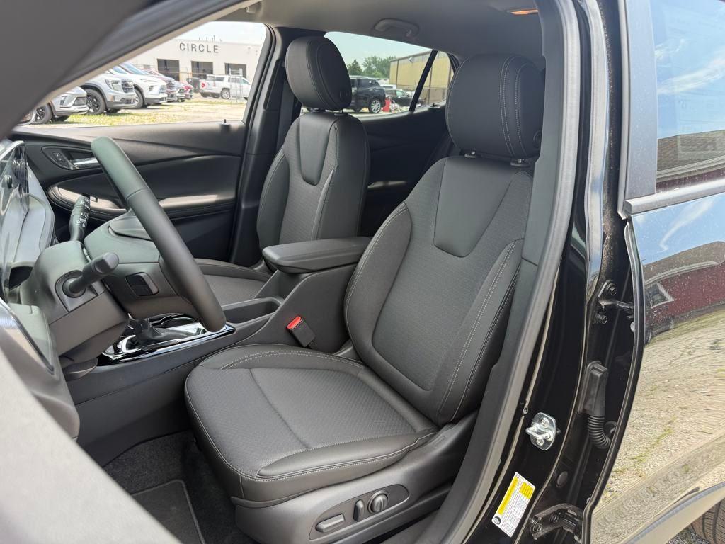 new 2025 Buick Encore GX car, priced at $28,325