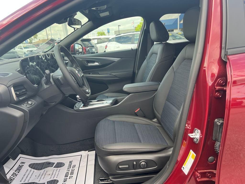 new 2025 Buick Envista car, priced at $25,896