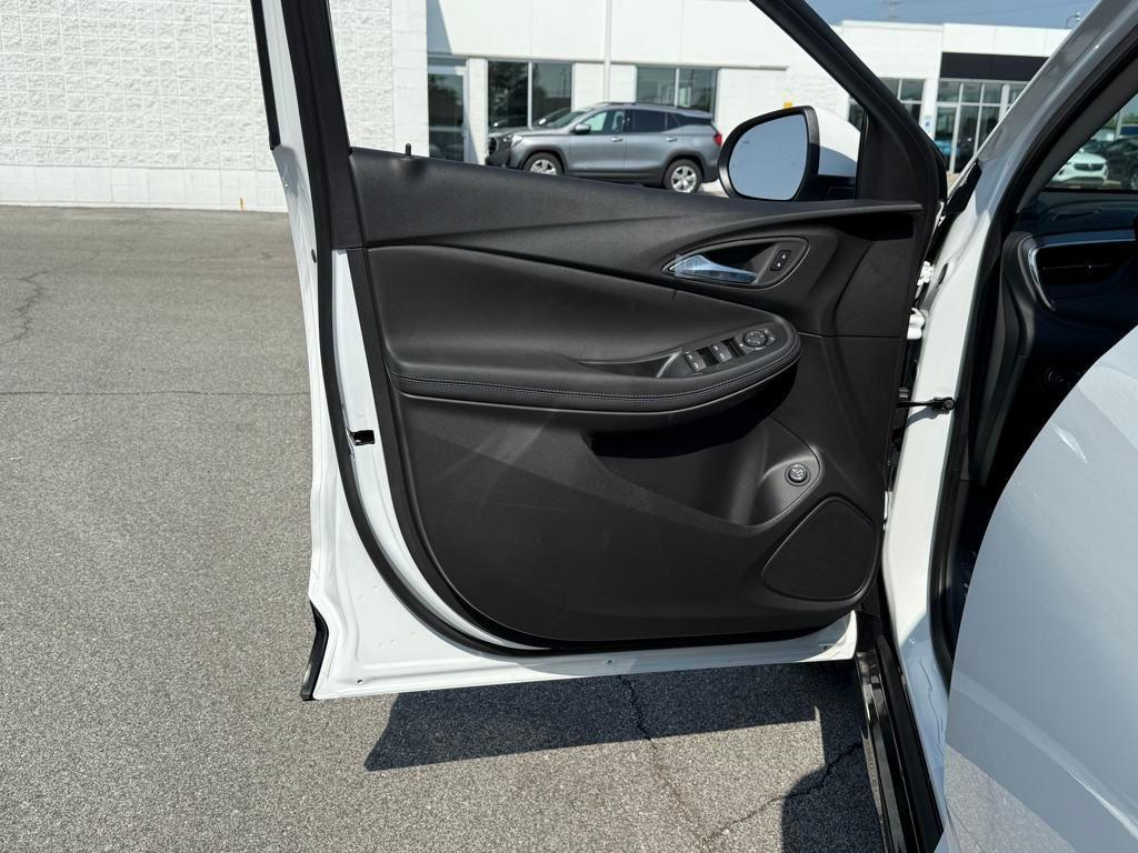 new 2025 Buick Encore GX car, priced at $28,224