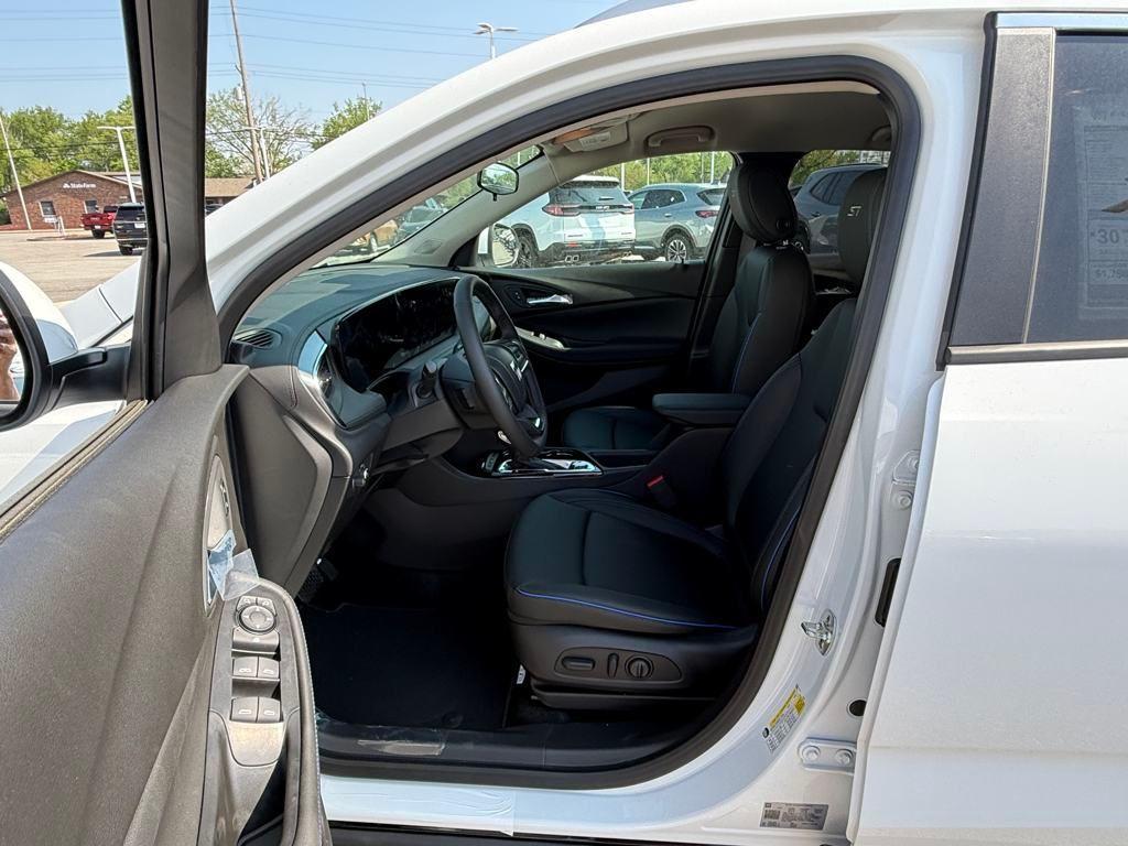 new 2025 Buick Encore GX car, priced at $28,224
