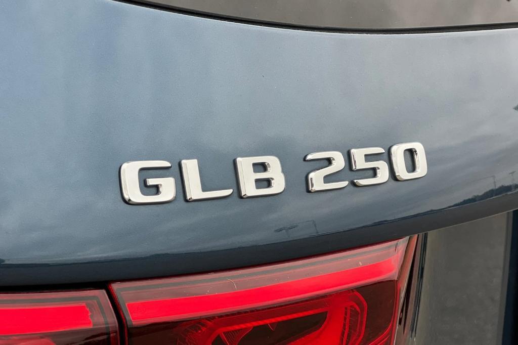 used 2021 Mercedes-Benz GLB 250 car, priced at $22,991