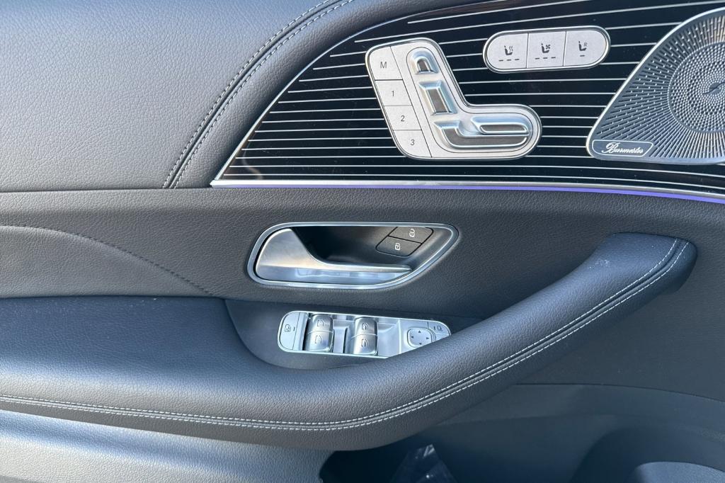 new 2025 Mercedes-Benz GLS 580 car, priced at $124,800