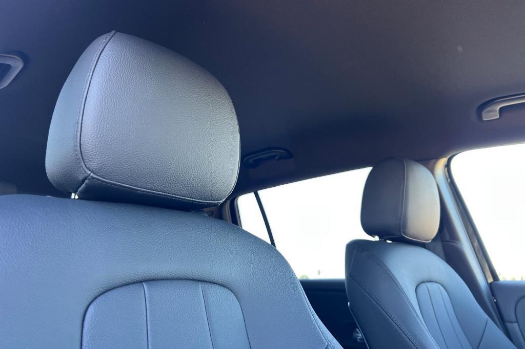 new 2025 Mercedes-Benz GLB 250 car, priced at $49,595