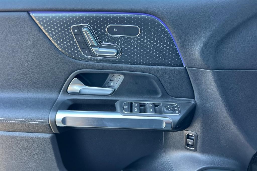 new 2025 Mercedes-Benz GLB 250 car, priced at $49,595