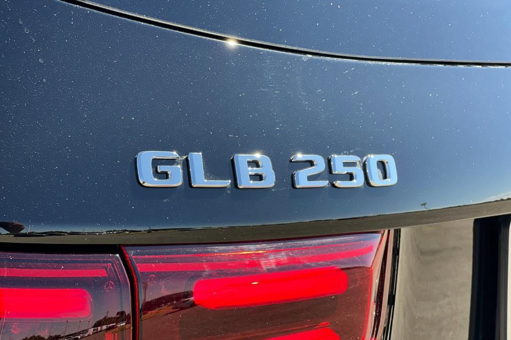 new 2025 Mercedes-Benz GLB 250 car, priced at $49,595