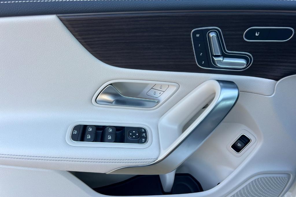 new 2025 Mercedes-Benz CLA 250 car, priced at $46,570
