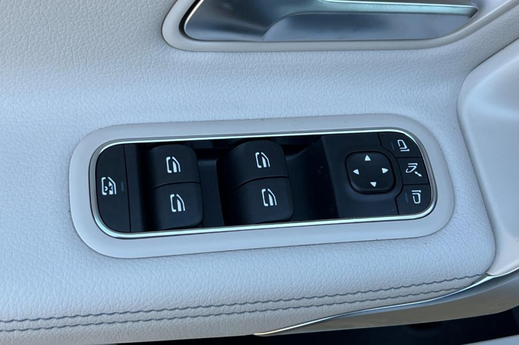 new 2025 Mercedes-Benz CLA 250 car, priced at $46,570
