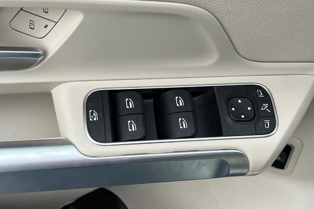 used 2025 Mercedes-Benz GLB 250 car, priced at $37,991