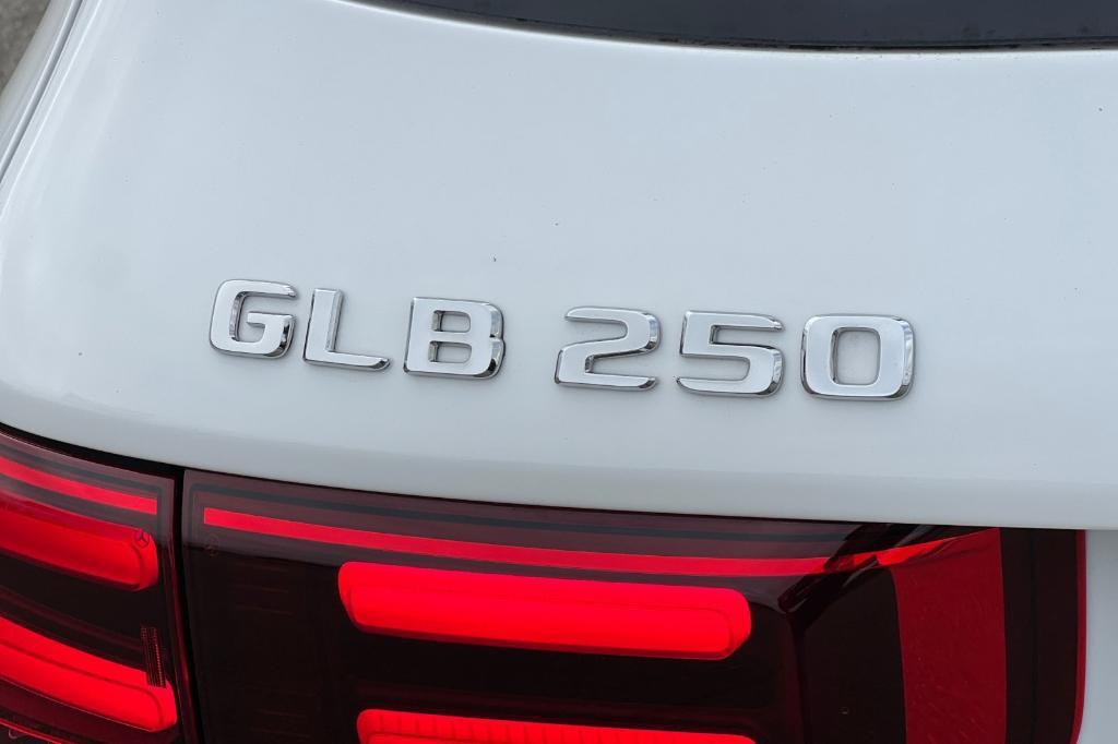 used 2025 Mercedes-Benz GLB 250 car, priced at $37,991
