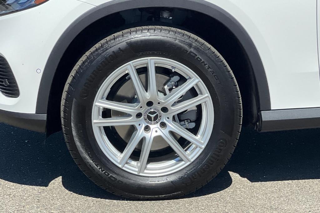 new 2025 Mercedes-Benz GLC 300 car, priced at $53,085