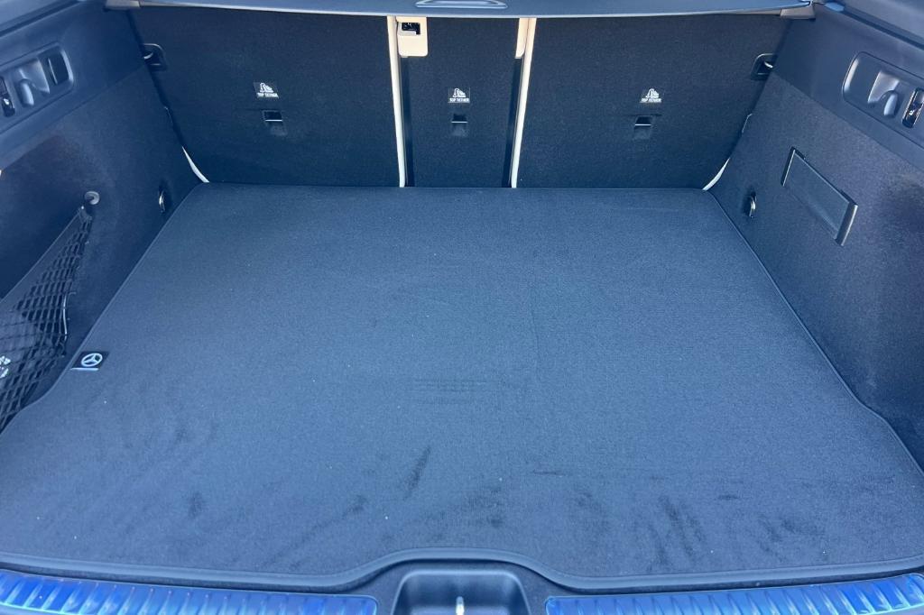 new 2025 Mercedes-Benz GLC 300 car, priced at $53,085