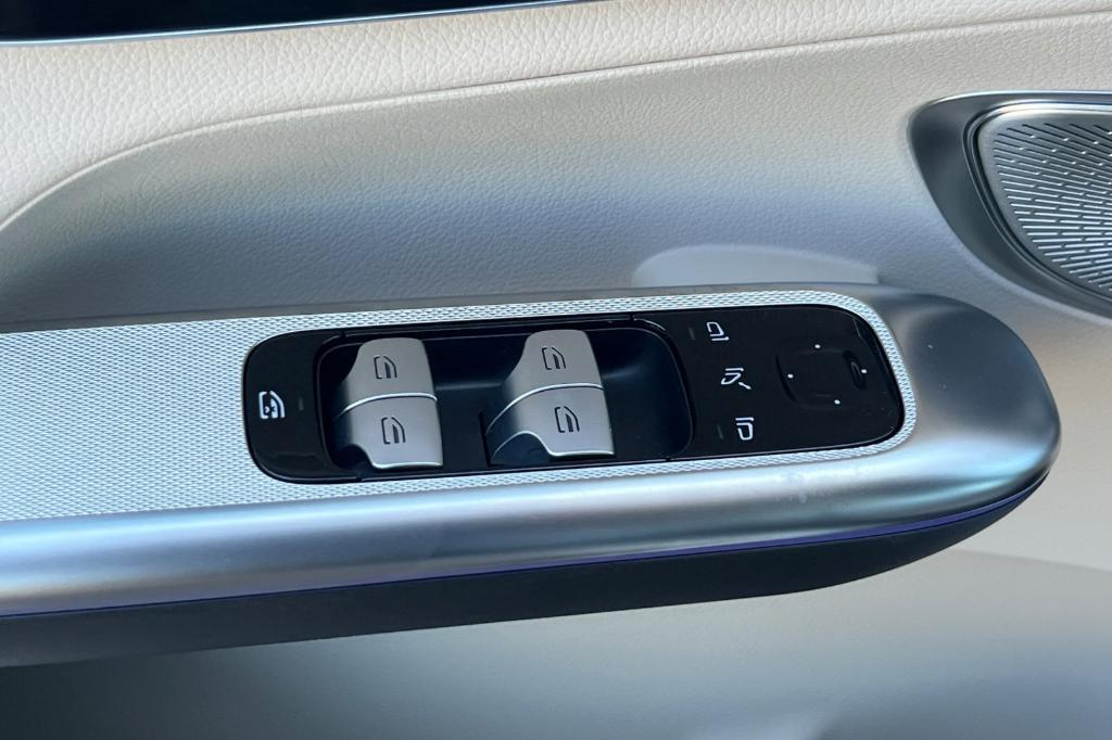 new 2025 Mercedes-Benz GLC 300 car, priced at $53,085