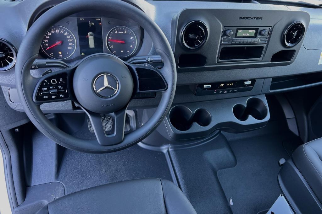 new 2024 Mercedes-Benz Sprinter 2500 car