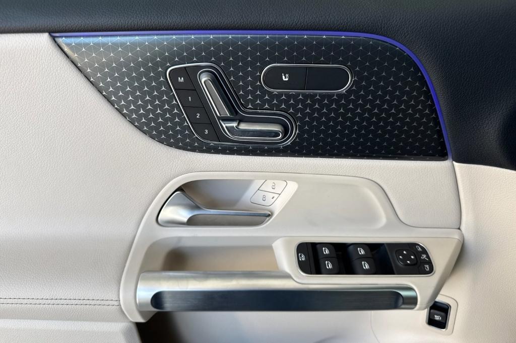 new 2025 Mercedes-Benz GLB 250 car, priced at $51,265