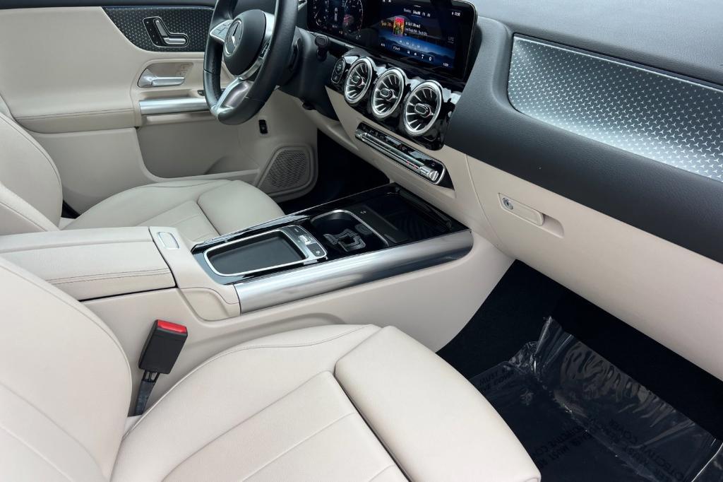 used 2025 Mercedes-Benz GLA 250 car, priced at $33,991