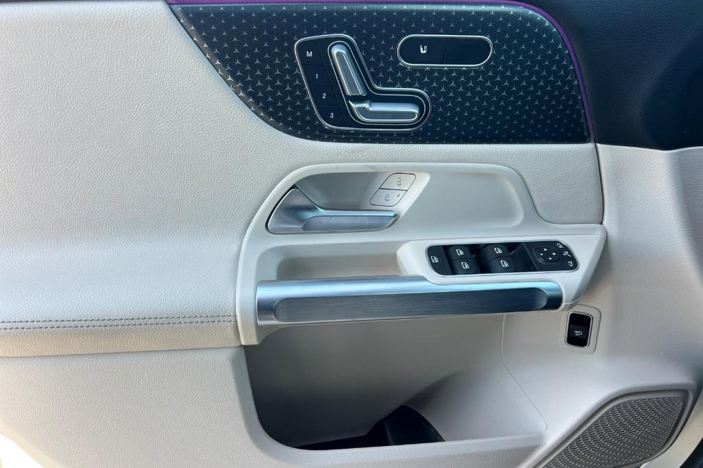 used 2025 Mercedes-Benz GLB 250 car, priced at $37,991