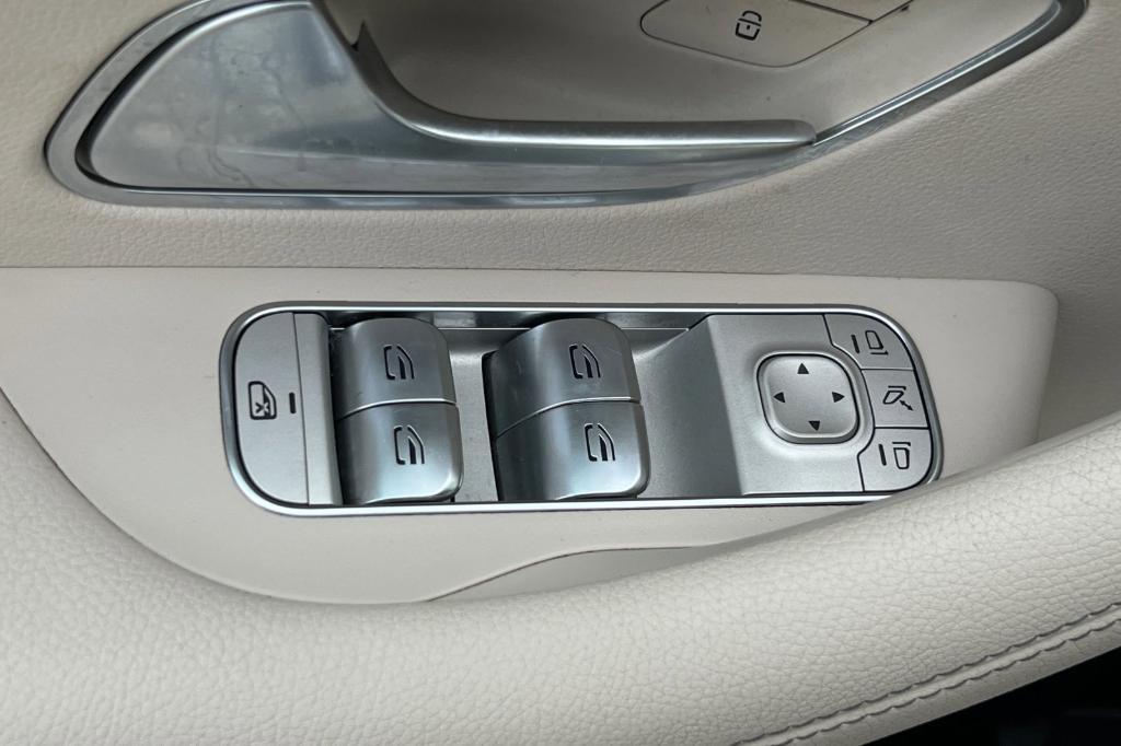 used 2025 Mercedes-Benz GLE 350 car, priced at $51,900