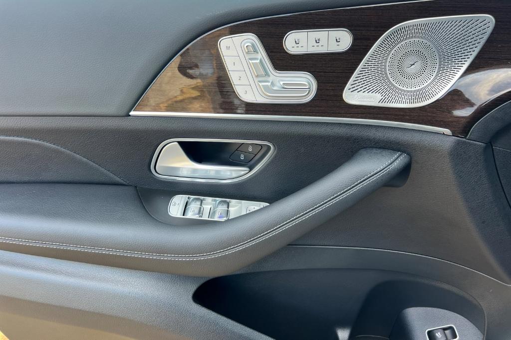 new 2025 Mercedes-Benz GLS 450 car, priced at $96,260