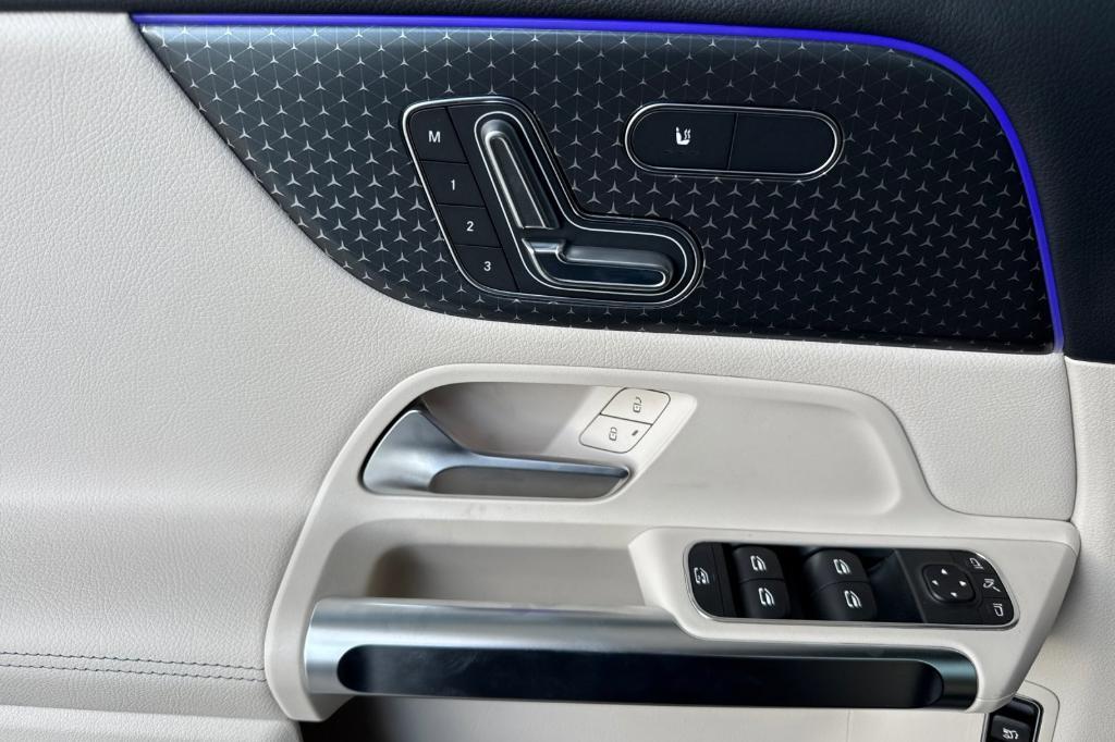 new 2025 Mercedes-Benz GLB 250 car, priced at $49,550