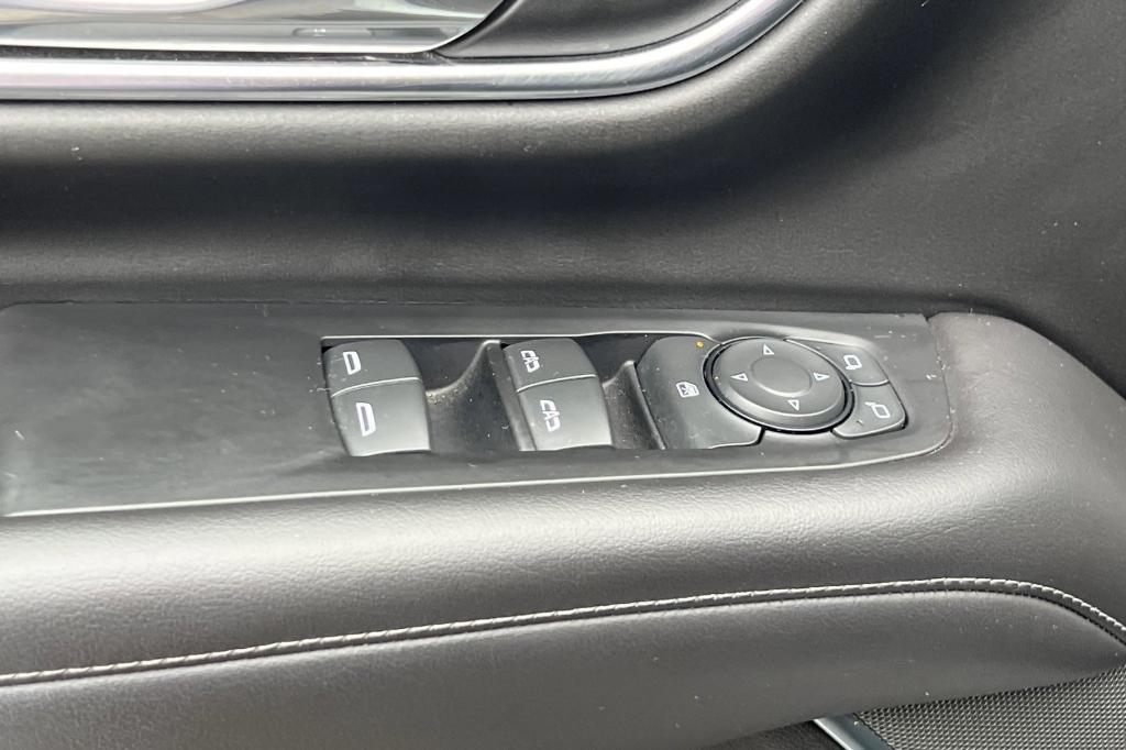 used 2021 GMC Yukon car, priced at $38,991