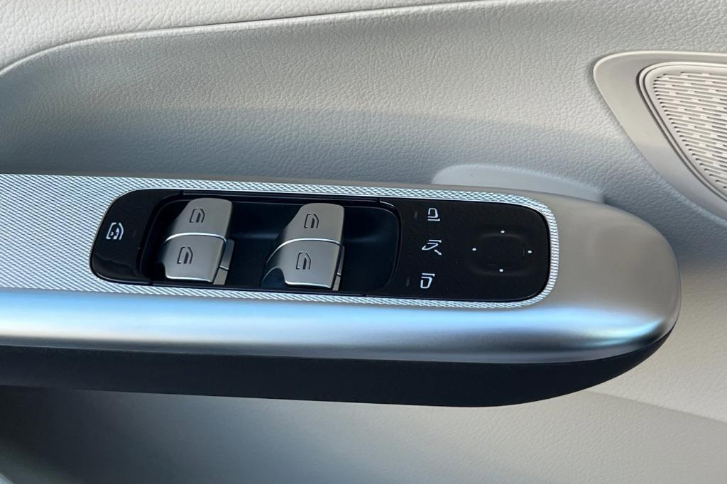 new 2026 Mercedes-Benz GLC 300 car, priced at $59,360