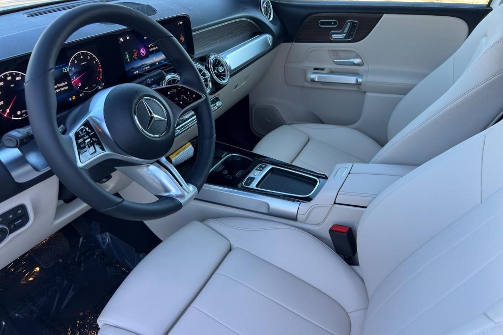 new 2025 Mercedes-Benz GLB 250 car, priced at $52,030
