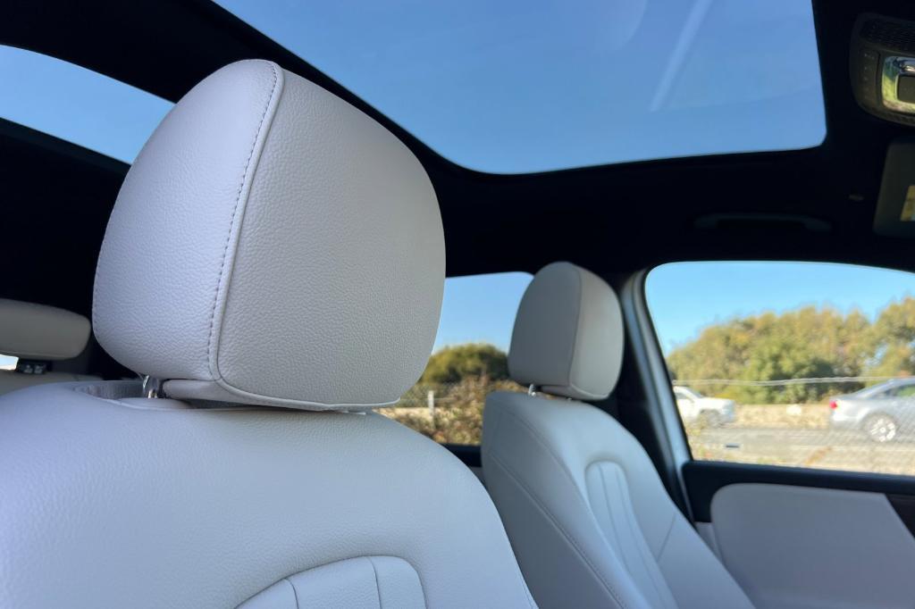 new 2025 Mercedes-Benz GLB 250 car, priced at $52,030