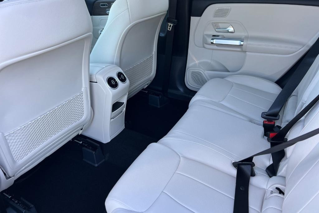 new 2025 Mercedes-Benz GLB 250 car, priced at $52,030