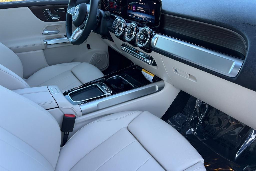 new 2025 Mercedes-Benz GLB 250 car, priced at $52,030