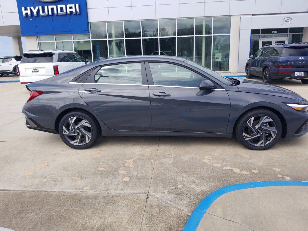new 2025 Hyundai Elantra car, priced at $25,904