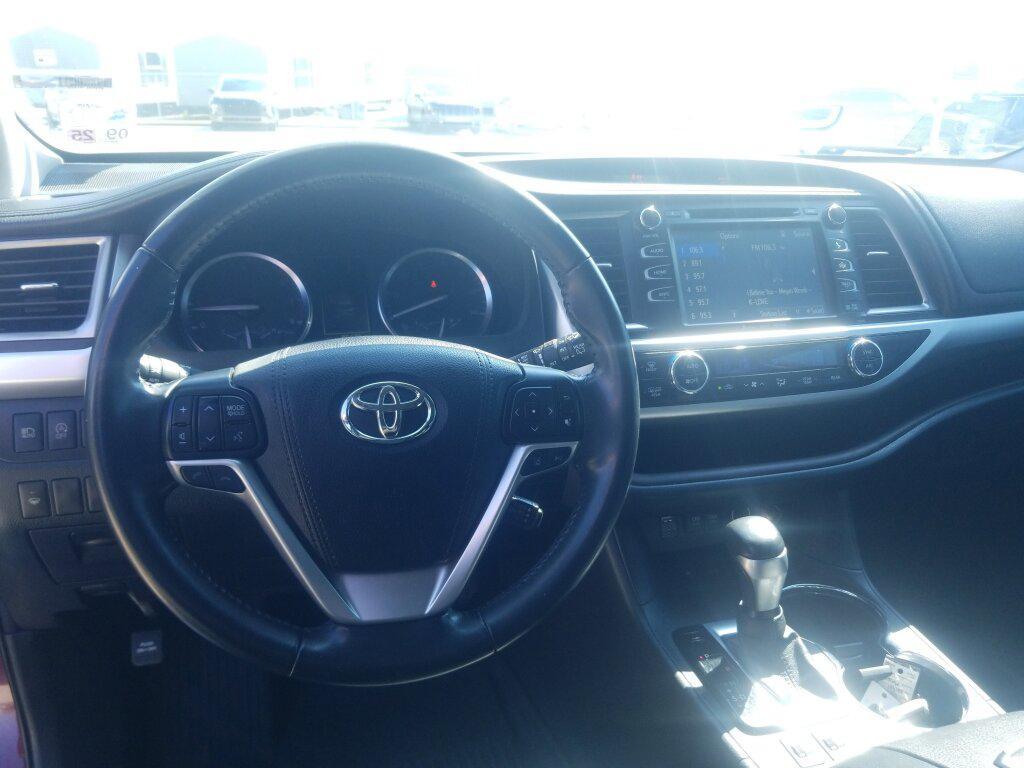 used 2018 Toyota Highlander car, priced at $21,981