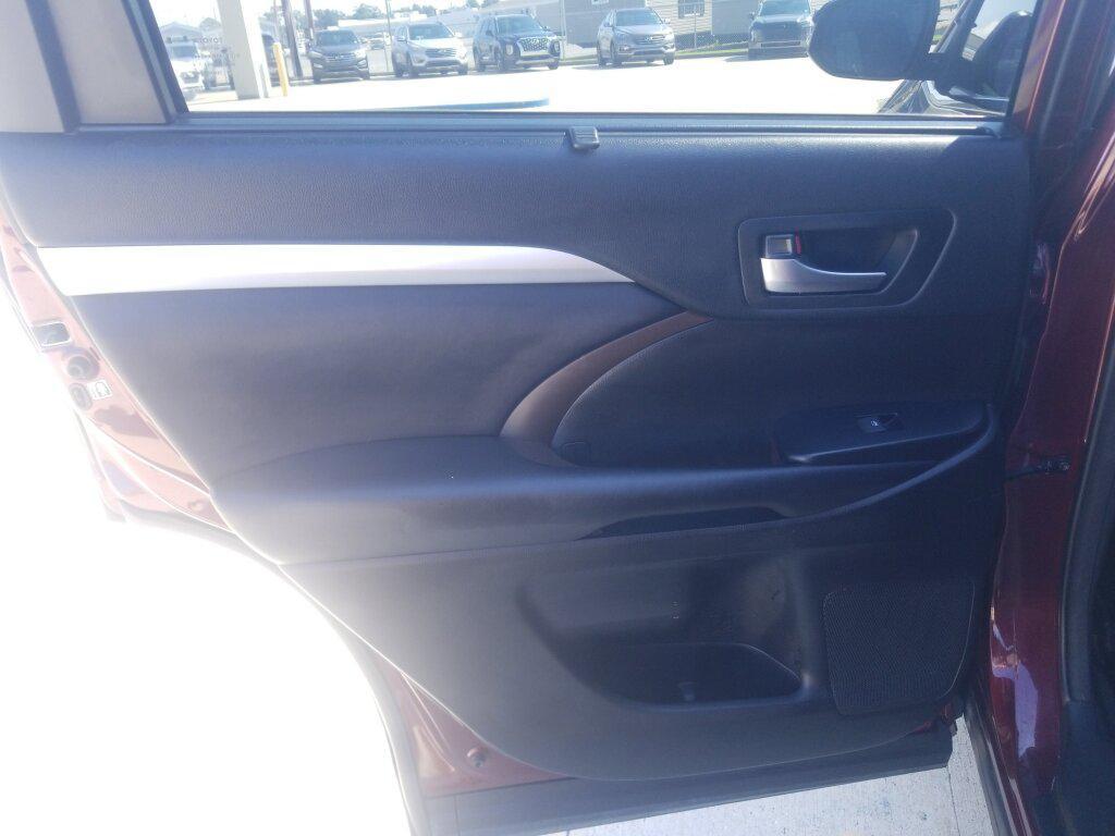 used 2018 Toyota Highlander car, priced at $21,981