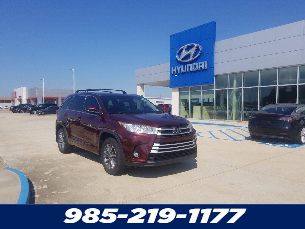used 2018 Toyota Highlander car, priced at $21,981