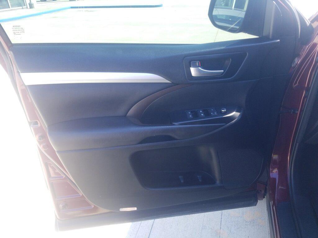 used 2018 Toyota Highlander car, priced at $21,981