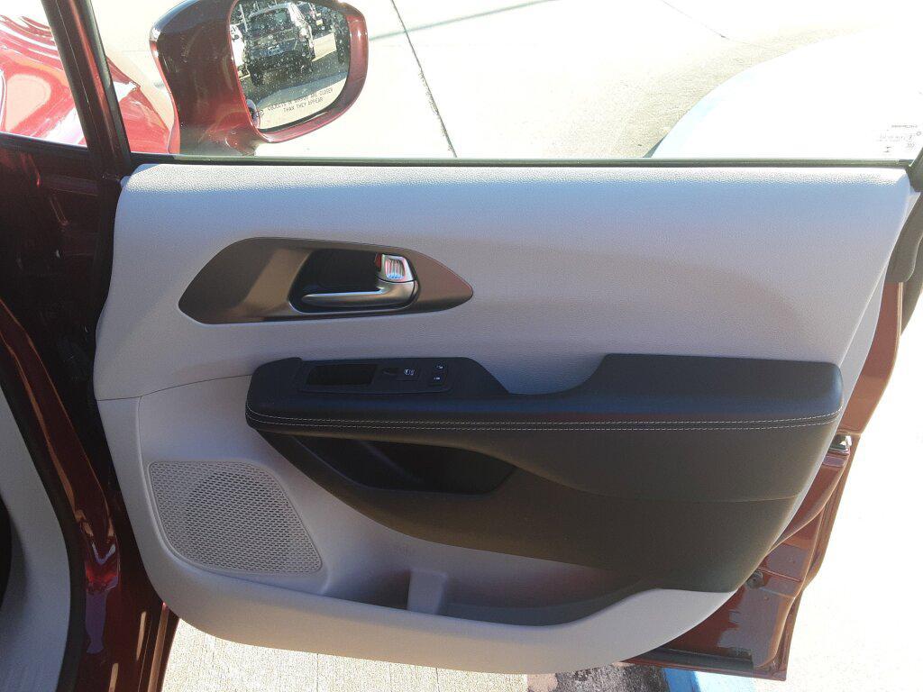 used 2022 Chrysler Pacifica car, priced at $21,980