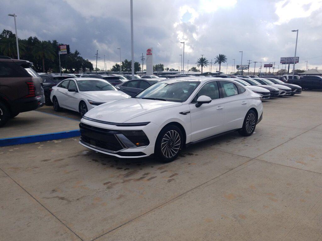 new 2026 Hyundai Sonata Hybrid car, priced at $40,400