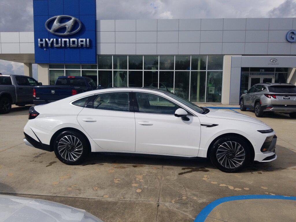 new 2026 Hyundai Sonata Hybrid car, priced at $40,400