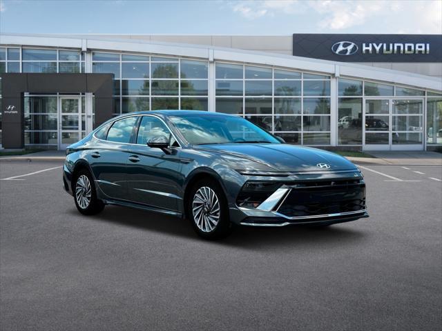 new 2025 Hyundai Sonata Hybrid car, priced at $39,155