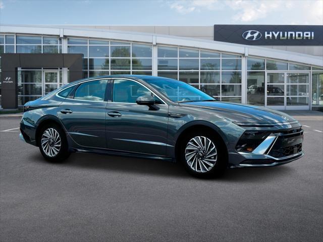 new 2025 Hyundai Sonata Hybrid car, priced at $39,155