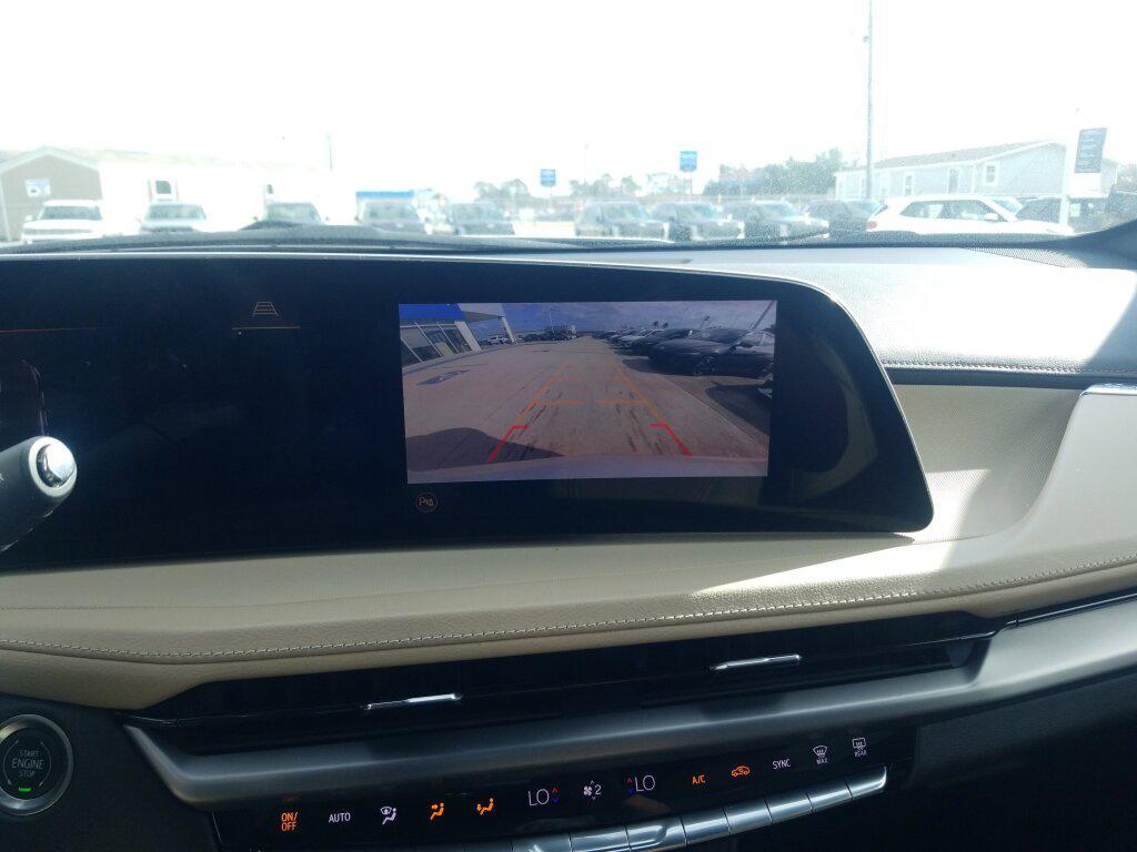 used 2024 Cadillac XT4 car, priced at $27,819