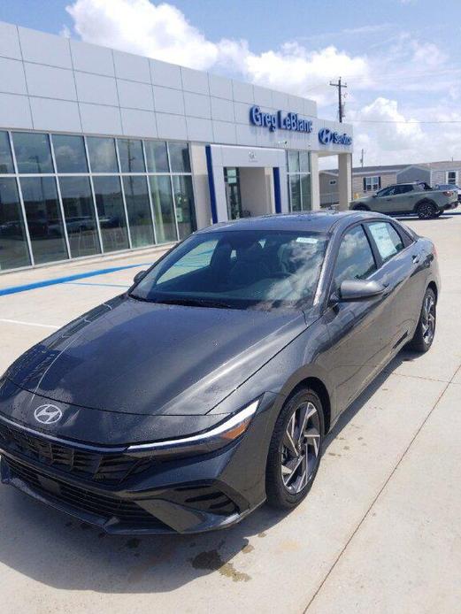 new 2024 Hyundai Elantra car, priced at $27,621